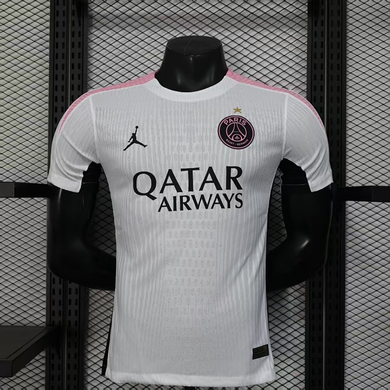 Version Player_Jugador- Equipación previa al partido del Paris Saint-Germain